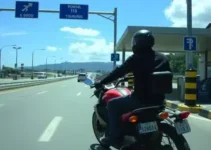 dupla de moto assalta pedágio